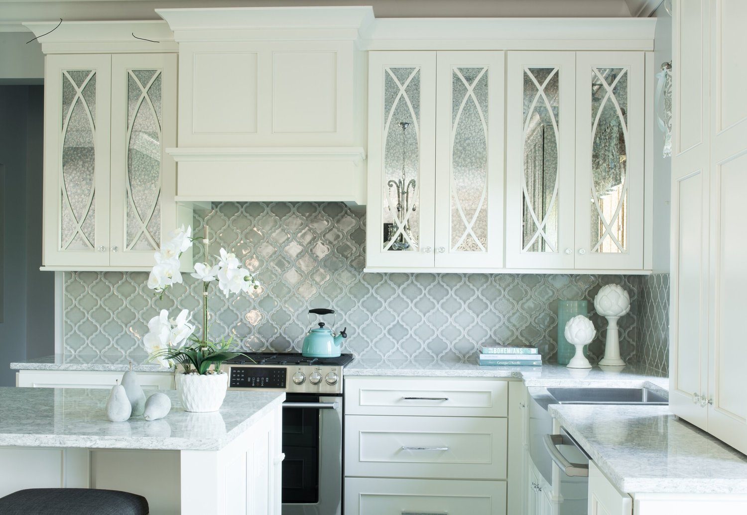 Kitchen cabinets with textured glass doors